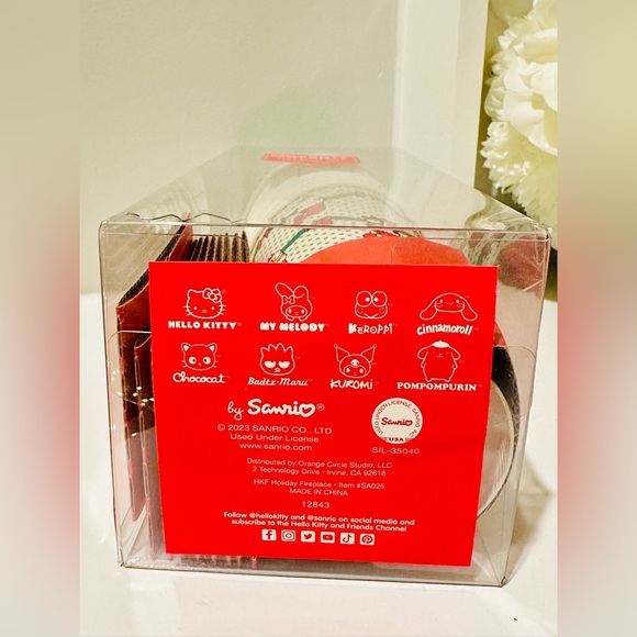 Sanrio Hello Kitty Merry Christmas Hello Kitty And Friends 16oz Hot Cup Set - Picture 3 of 3